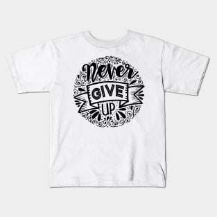 Never give up hand lettering. Motivational quote. Kids T-Shirt